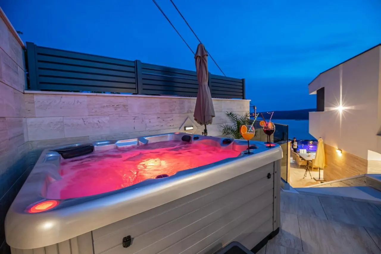 Villa Marassi With Heated Pool, Hot Tub And Sauna Crikvenica