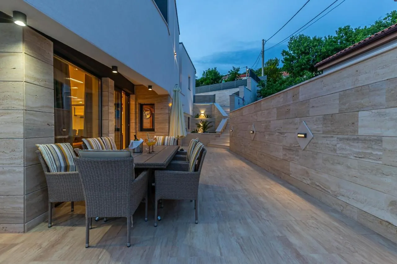 Villa Marassi With Heated Pool, Hot Tub And Sauna Crikvenica