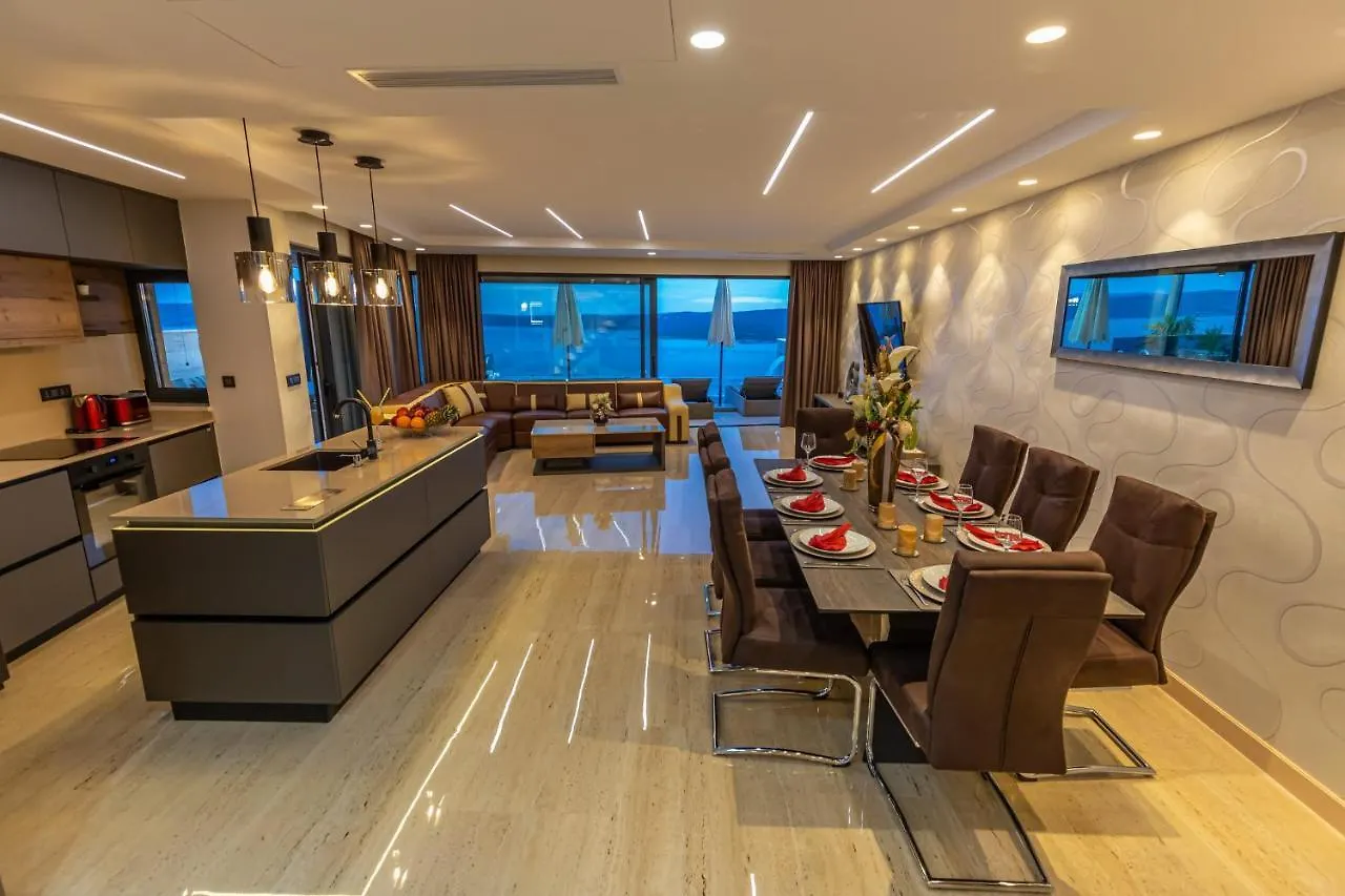 Villa Marassi With Heated Pool, Hot Tub And Sauna Crikvenica