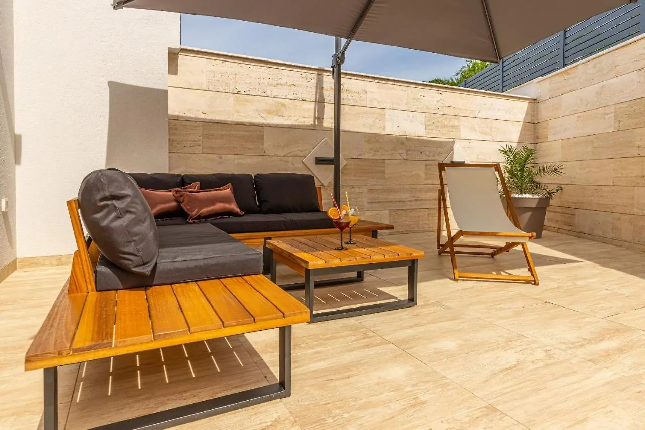 Villa Marassi With Heated Pool, Hot Tub And Sauna Crikvenica